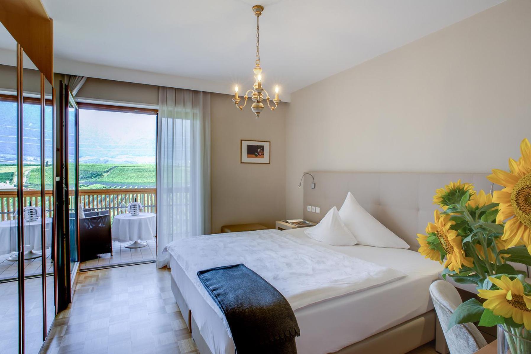 Hotel Girlanerhof Appiano Sulla Strada Del Vino Room photo